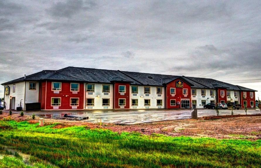 Western Star Inn & Suites Stoughton Extérieur photo